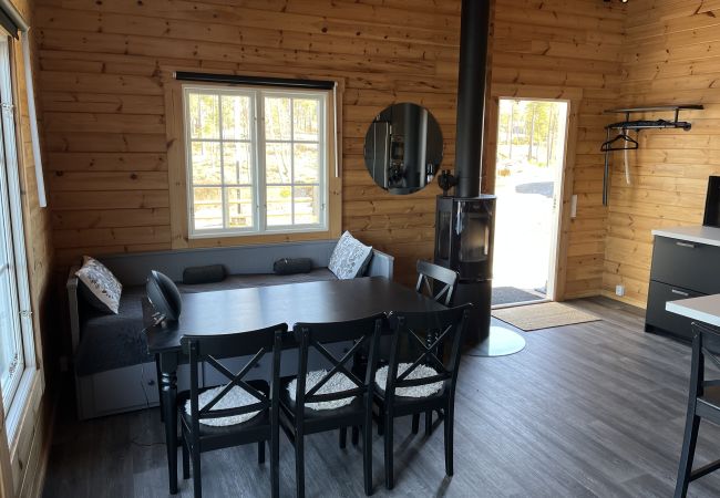 Ferienhaus in Vena - Neu gebautes Blockhaus mit Sauna auf einem Seegrundstück außerhalb von Hultsfred | SE05086 Ferienhaus in Vena - Neu gebautes Blockhaus mit Sauna auf einem Seegrundstück außerhalb von Hultsfred | SE05086