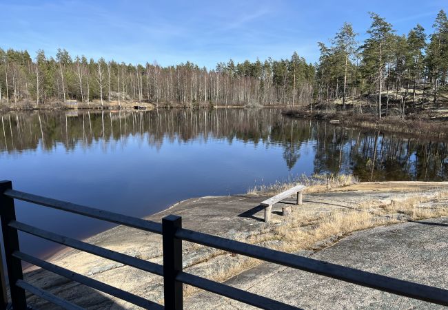 Ferienhaus in Vena - Neu gebautes Blockhaus mit Sauna auf einem Seegrundstück außerhalb von Hultsfred | SE05086 Ferienhaus in Vena - Neu gebautes Blockhaus mit Sauna auf einem Seegrundstück außerhalb von Hultsfred | SE05086