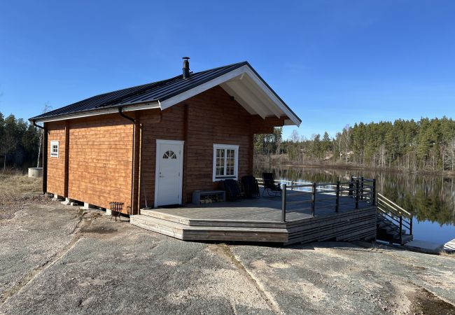 Ferienhaus in Vena - Neu gebautes Blockhaus mit Sauna auf einem Seegrundstück außerhalb von Hultsfred | SE05086 Ferienhaus in Vena - Neu gebautes Blockhaus mit Sauna auf einem Seegrundstück außerhalb von Hultsfred | SE05086