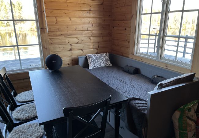 Ferienhaus in Vena - Neu gebautes Blockhaus mit Sauna auf einem Seegrundstück außerhalb von Hultsfred | SE05086 Ferienhaus in Vena - Neu gebautes Blockhaus mit Sauna auf einem Seegrundstück außerhalb von Hultsfred | SE05086