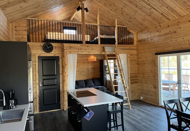 Ferienhaus in Vena - Neu gebautes Blockhaus mit Sauna auf einem Seegrundstück außerhalb von Hultsfred | SE05086 Ferienhaus in Vena - Neu gebautes Blockhaus mit Sauna auf einem Seegrundstück außerhalb von Hultsfred | SE05086