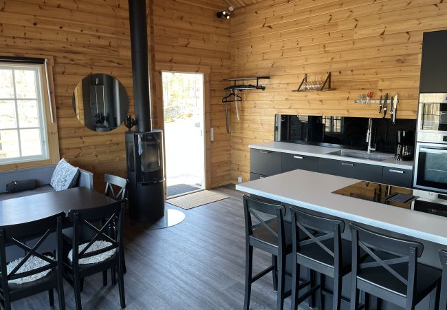 Ferienhaus in Vena - Neu gebautes Blockhaus mit Sauna auf einem Seegrundstück außerhalb von Hultsfred | SE05086 Ferienhaus in Vena - Neu gebautes Blockhaus mit Sauna auf einem Seegrundstück außerhalb von Hultsfred | SE05086