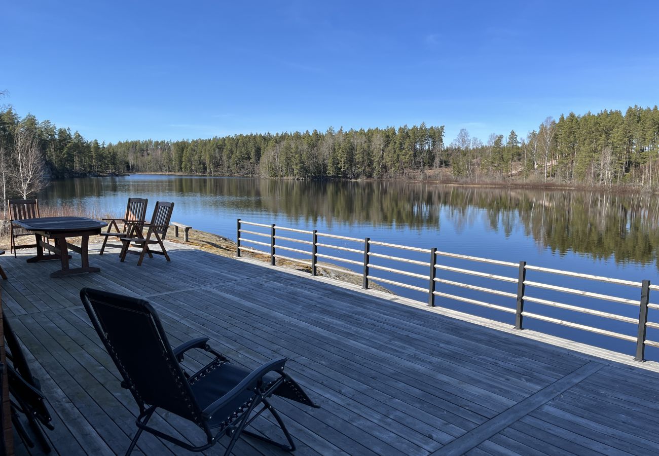Ferienhaus in Vena - Neu gebautes blockhaus mit seeblick bei Hultsfred | SE05086