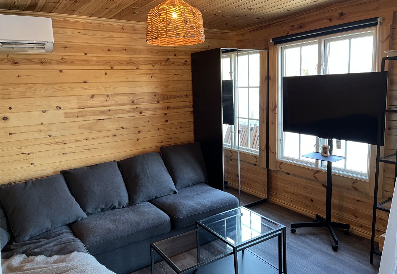 Ferienhaus in Vena - Neu gebautes blockhaus mit seeblick bei Hultsfred | SE05086