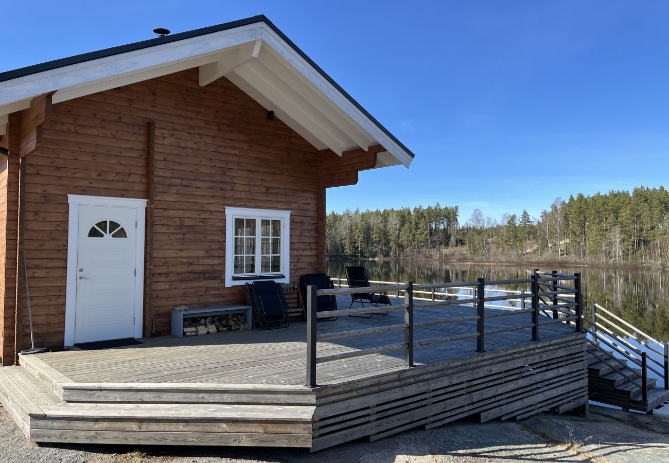 Ferienhaus in Vena - Neu gebautes blockhaus mit seeblick bei Hultsfred | SE05086