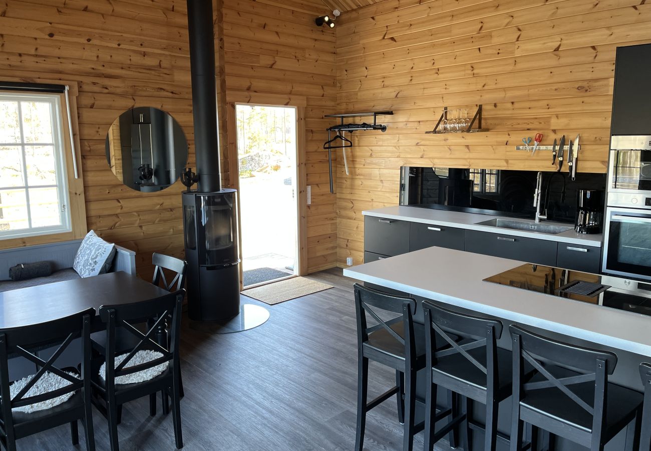 Ferienhaus in Vena - Neu gebautes blockhaus mit seeblick bei Hultsfred | SE05086