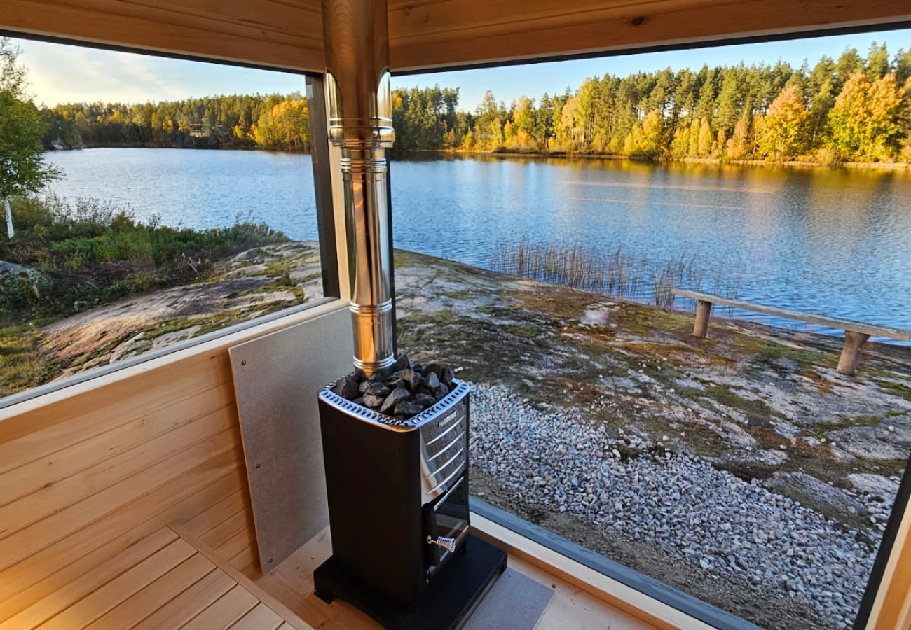 Ferienhaus in Vena - Neu gebautes Blockhaus mit Sauna auf einem Seegrundstück außerhalb von Hultsfred | SE05086