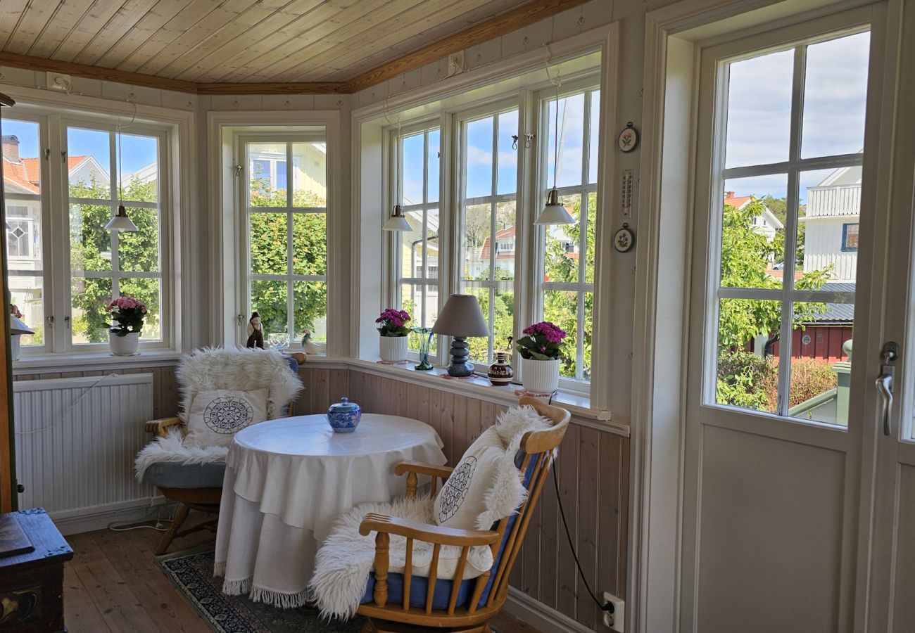 Ferienhaus in Hälleviksstrand - Westküstenhaus nur 50 m vom Hafen in Edshultshall | SE09108