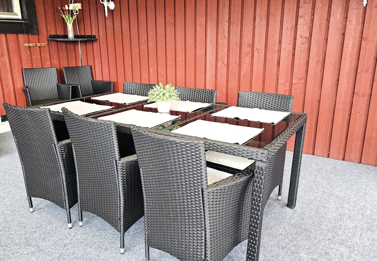 Ferienhaus in Henån - Villa in Henån mit Whirlpool, Sauna & Wintergarten | SE09119