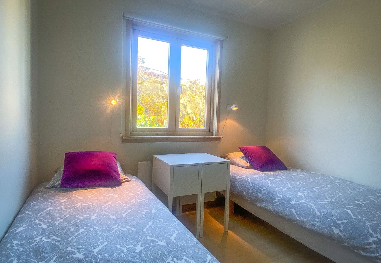 Ferienhaus in Hjälteby - Architektenvilla mit Pool, Sauna und Meerblick in Mjörn | SE09124