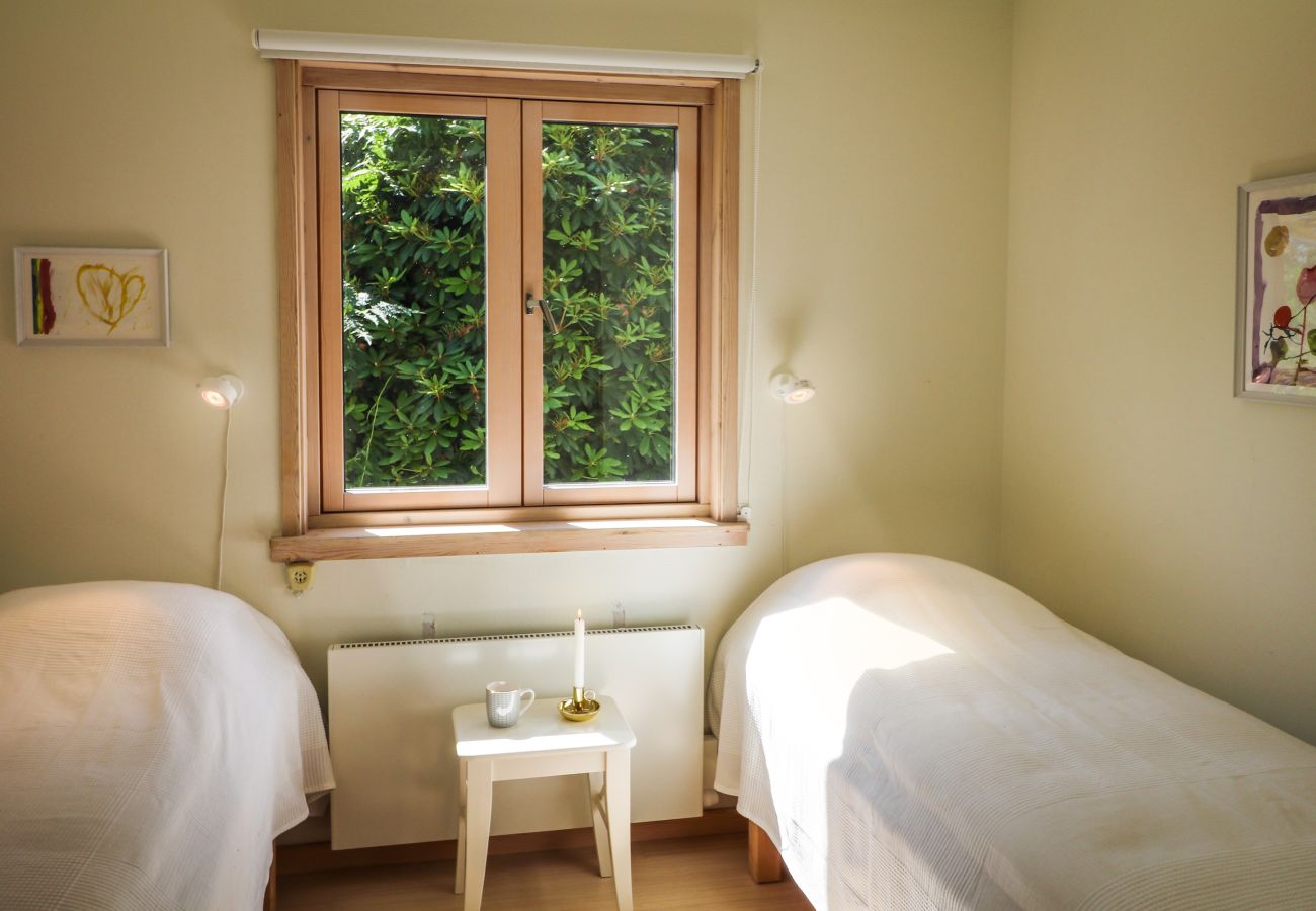 Ferienhaus in Hjälteby - Architektenvilla mit Pool, Sauna und Meerblick in Mjörn | SE09124
