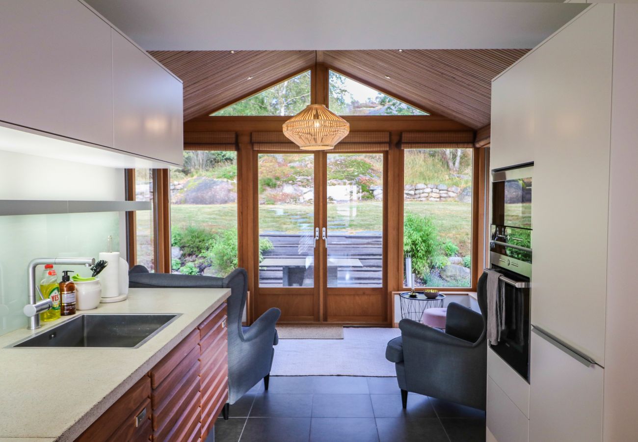 Ferienhaus in Hjälteby - Architektenvilla mit Pool, Sauna und Meerblick in Mjörn | SE09124