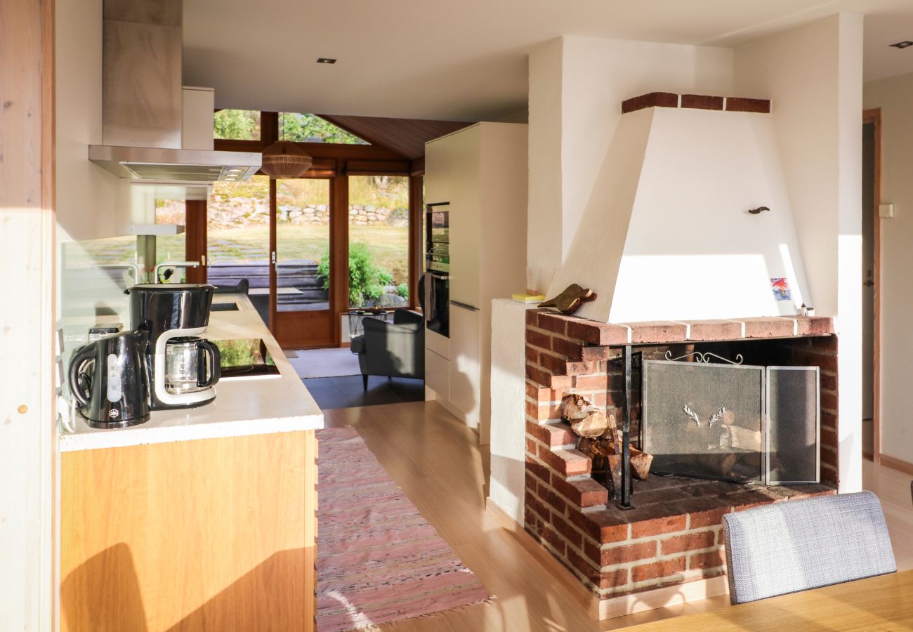 Ferienhaus in Hjälteby - Architektenvilla mit Pool, Sauna und Meerblick in Mjörn | SE09124