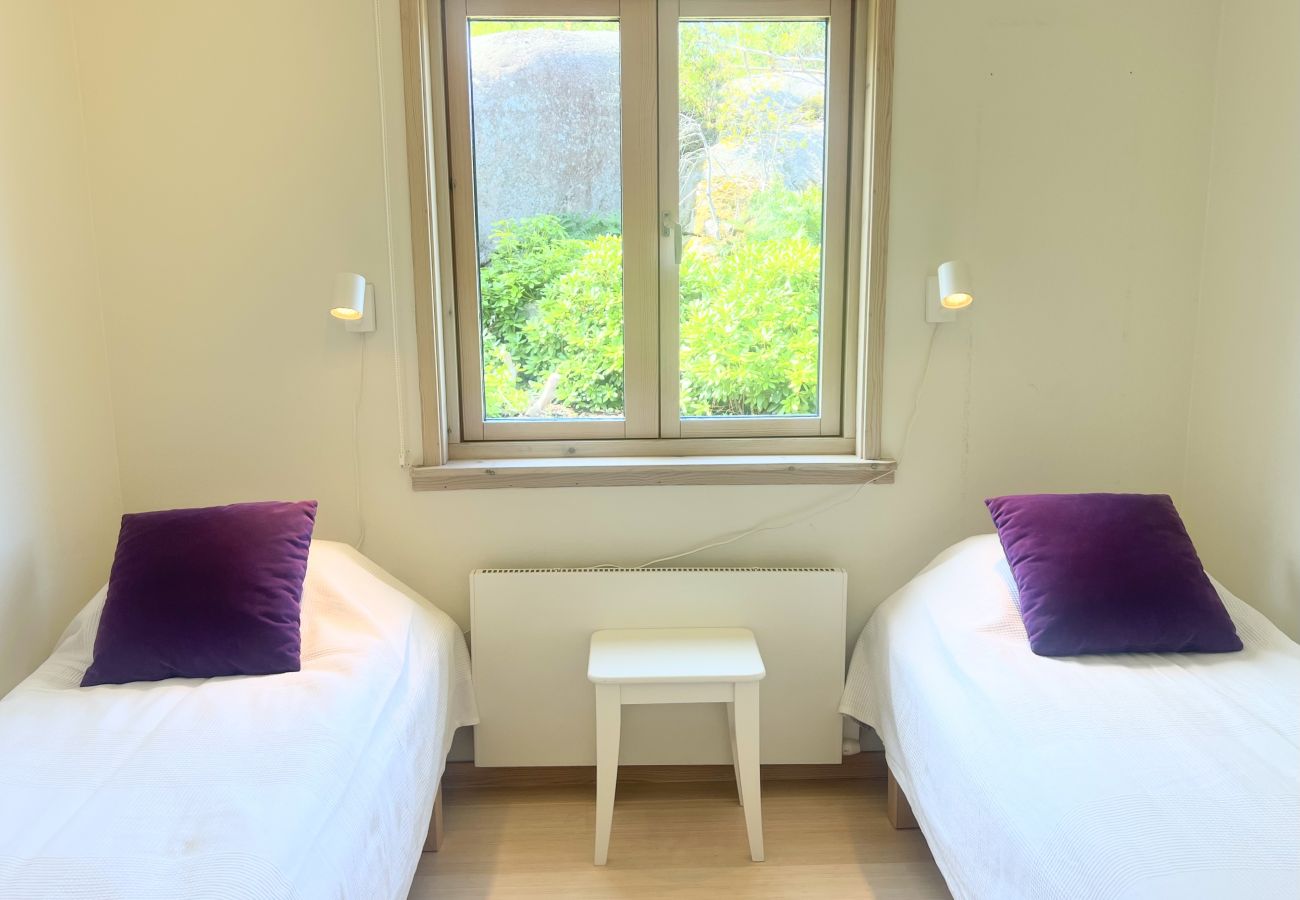 Ferienhaus in Hjälteby - Architektenvilla mit Pool, Sauna und Meerblick in Mjörn | SE09124
