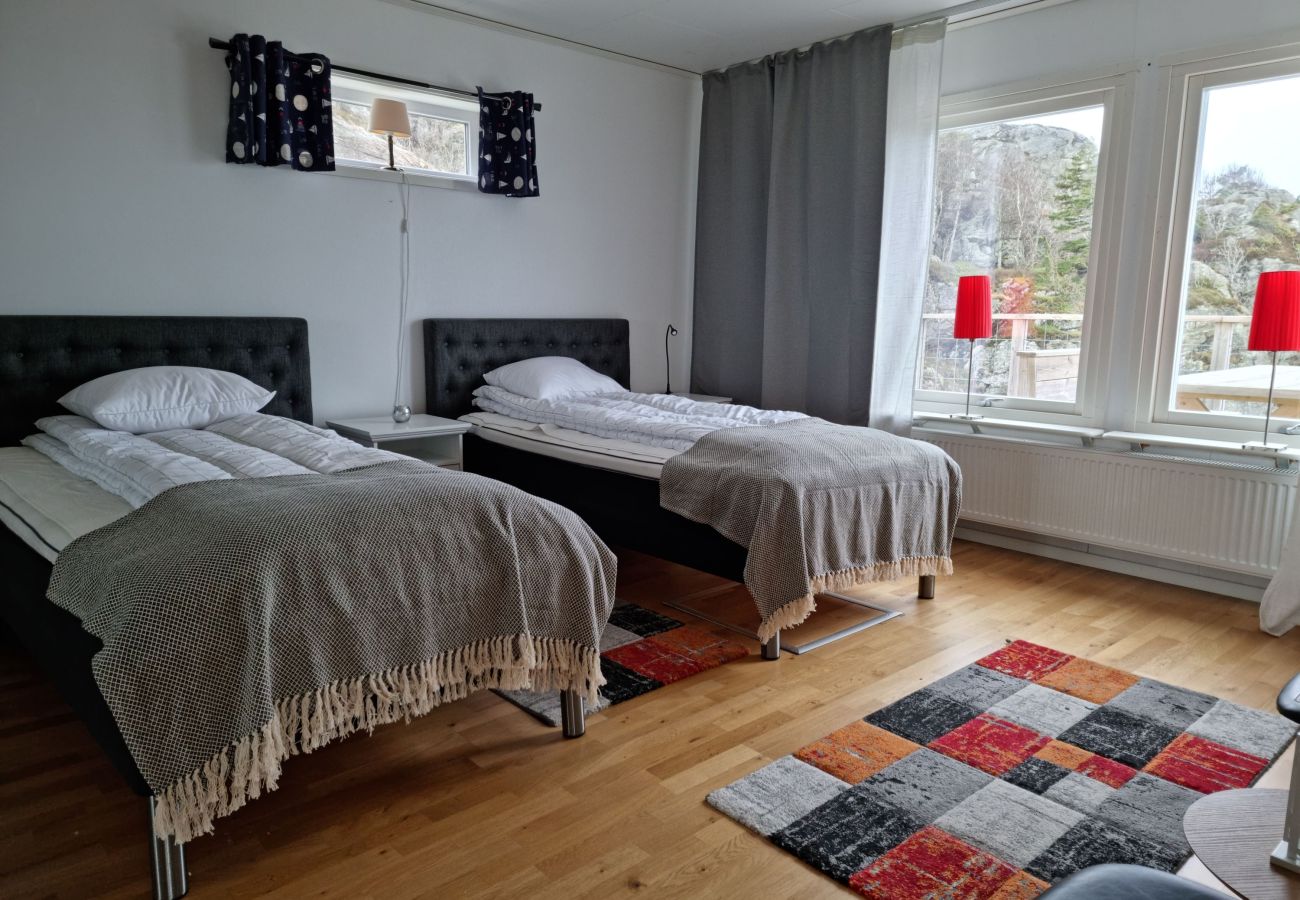 Ferienhaus in Ellös - Panoramablick auf Ellös Höhe, 500 m zum Meer | SE09125