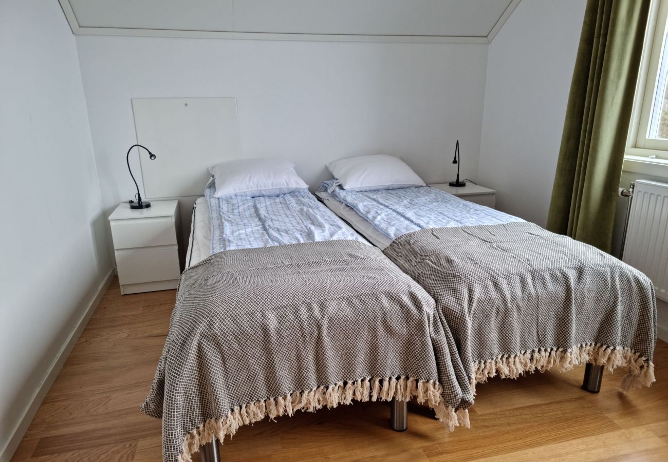 Ferienhaus in Ellös - Panoramablick auf Ellös Höhe, 500 m zum Meer | SE09125