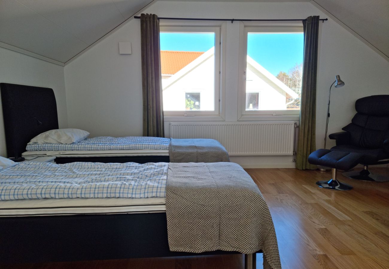 Ferienhaus in Ellös - Panoramablick auf Ellös Höhe, 500 m zum Meer | SE09125