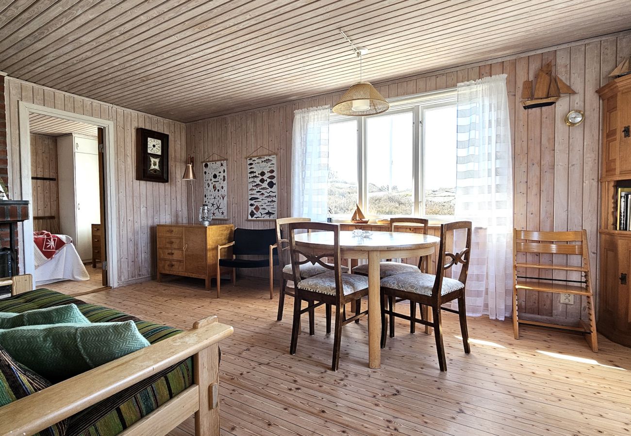 Ferienhaus in Hälleviksstrand - Gemütliches kleines Ferienhaus in ruhiger Lage auf einem Berggrundstück, nur wenige Gehminuten vom Fischerdorf Hälleviksstrand entfernt SE09132