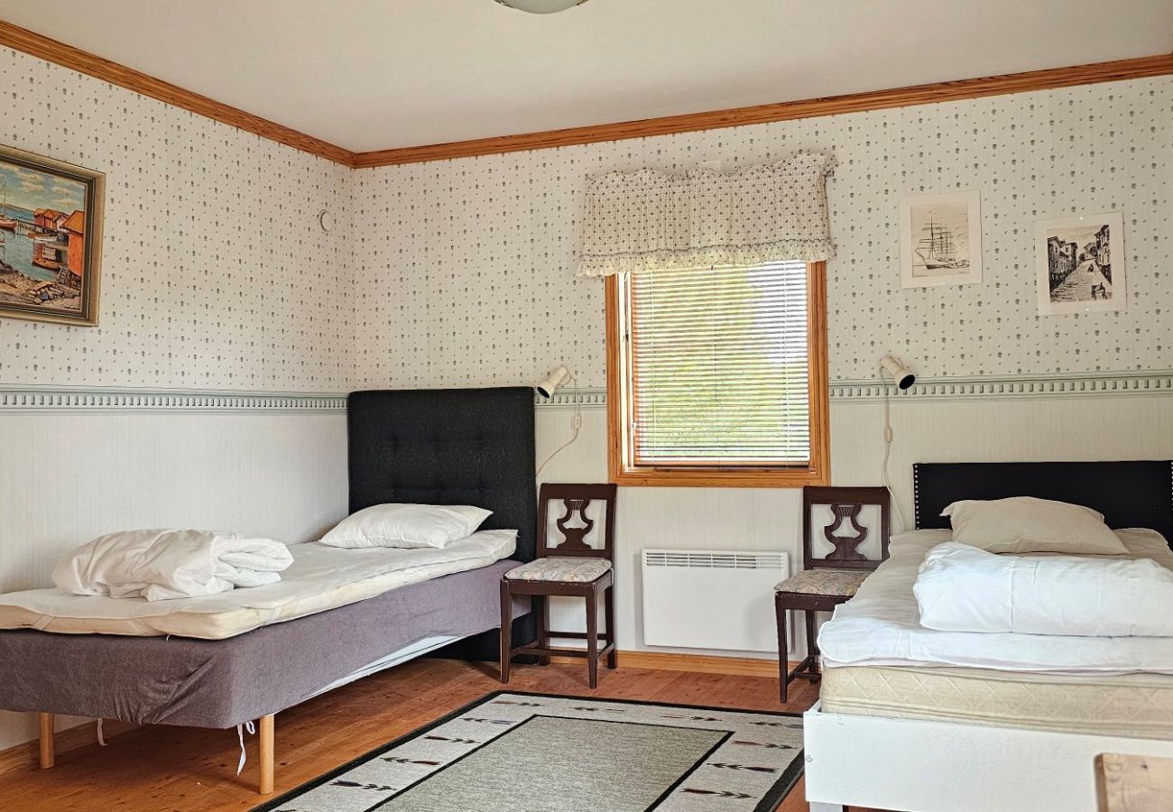 Ferienhaus in Varekil - Hundefreundliches Ferienhaus in Hjälmvik mit Meerblick | SE09114