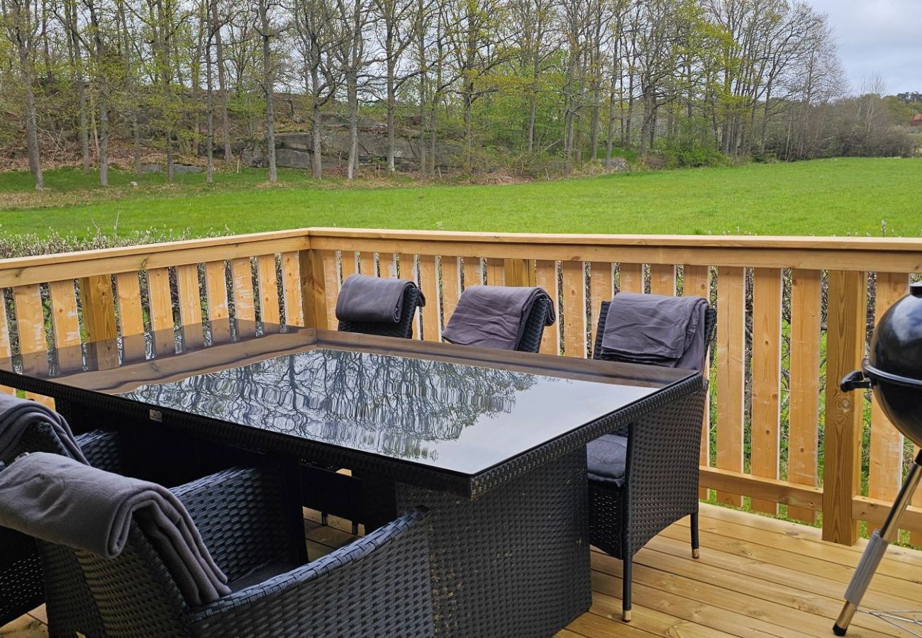 Ferienhaus in Varekil - Hundefreundliches Ferienhaus in Hjälmvik mit Meerblick | SE09114