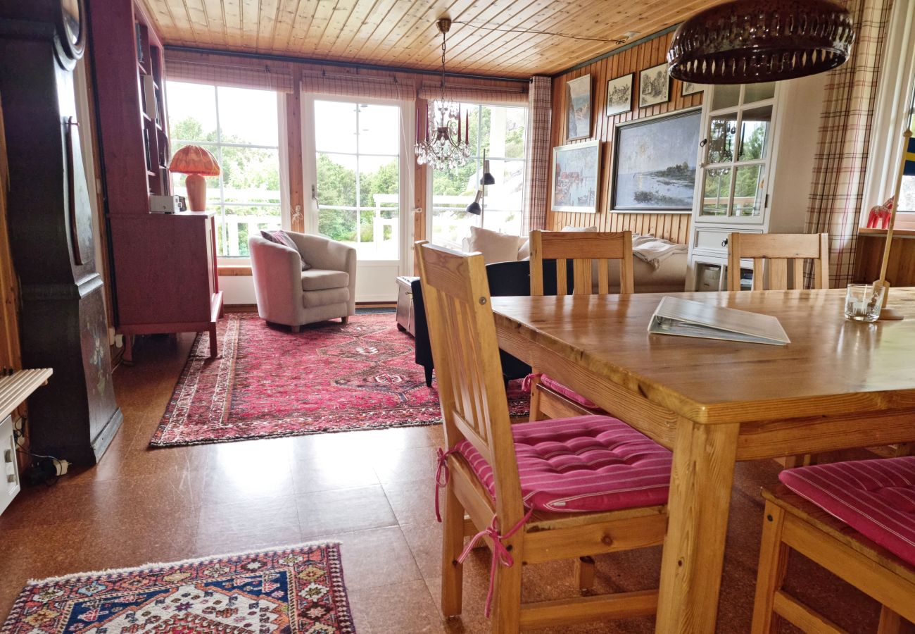 Ferienhaus in Hjälteby - Ferienhaus mit Naturgrundstück und Sauna auf Mjörn | SE09134