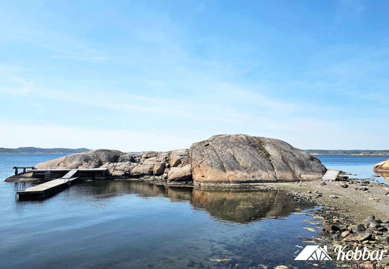 Ferienhaus in Hjälteby - Ferienhaus mit Naturgrundstück und Sauna auf Mjörn | SE09134