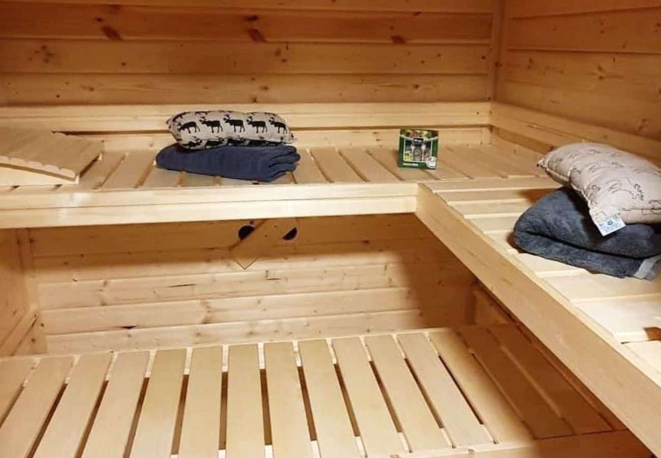 Ferienhaus in Hjälteby - Ferienhaus mit Naturgrundstück und Sauna auf Mjörn | SE09134