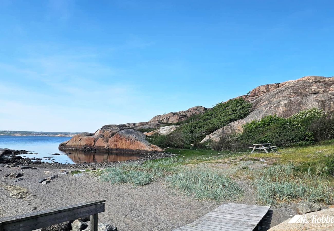 Ferienhaus in Hjälteby - Ferienhaus mit Naturgrundstück und Sauna auf Mjörn | SE09134