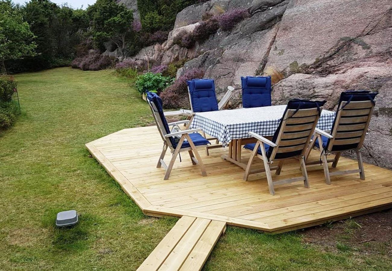 Ferienhaus in Hjälteby - Ferienhaus mit Naturgrundstück und Sauna auf Mjörn | SE09134