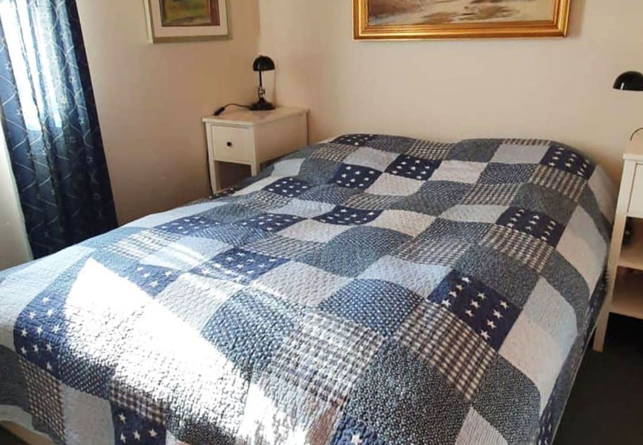 Ferienhaus in Hjälteby - Ferienhaus mit Naturgrundstück und Sauna auf Mjörn | SE09134