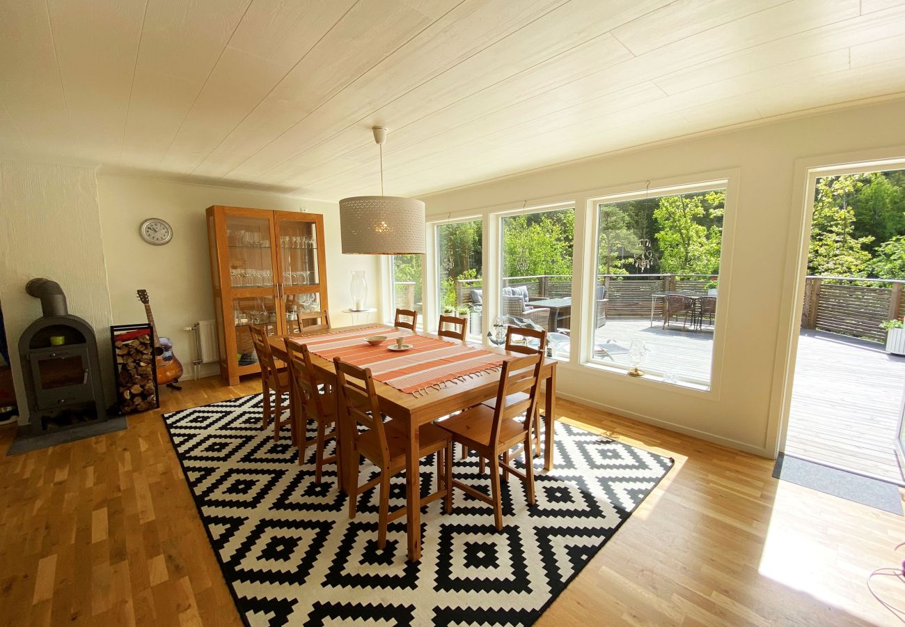 Ferienhaus in Varekil - Gepflegtes Ferienhaus mit Sauna, Billardtisch und 650 m zum Strand | SE09135