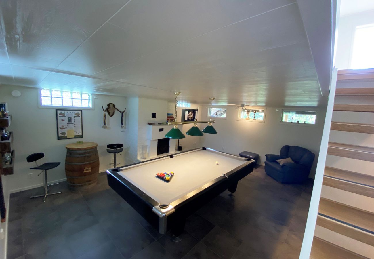 Ferienhaus in Varekil - Gepflegtes Ferienhaus mit Sauna, Billardtisch und 650 m zum Strand | SE09135