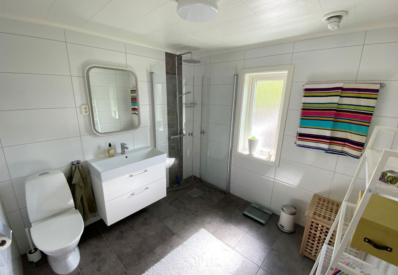 Ferienhaus in Varekil - Gepflegtes Ferienhaus mit Sauna, Billardtisch und 650 m zum Strand | SE09135