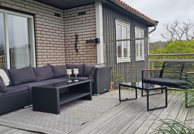 Ferienhaus in Skärhamn - Gemütliche Unterkunft umgeben von Bergen, nur 450 m vom Meer | SE09117 Ferienhaus in Skärhamn - Gemütliche Unterkunft umgeben von Bergen, nur 450 m vom Meer | SE09117