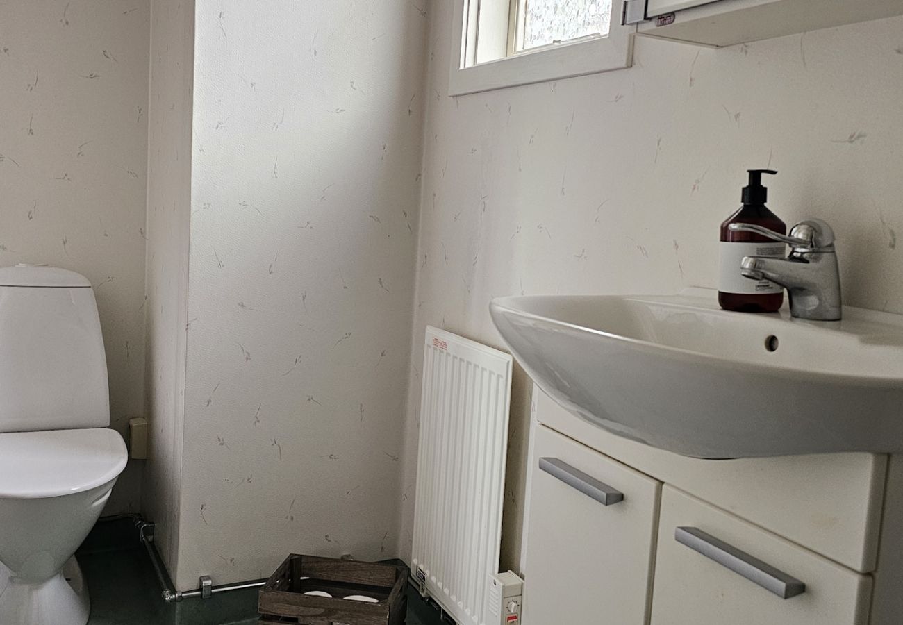 Ferienhaus in Skärhamn - Gemütliche Unterkunft umgeben von Bergen, nur 450 m vom Meer | SE09117