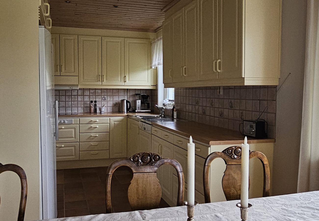 Ferienhaus in Ellös - Geräumiges Ferienhaus in Ellös, 300 m zum schönen Sandstrand | SE09113