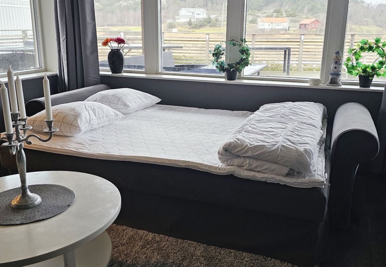 Ferienhaus in Höviksnäs - Ferienwohnung in Höviksnäs, 300 m vom Meer entfernt mit Blick auf die Tjörnbrücke | SE09112