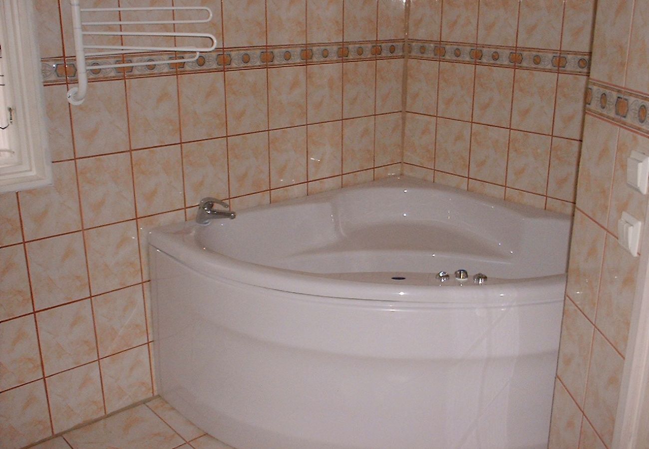 Ferienhaus in Västra Torup - Traumhaus am Wasser – mit eigenem Boot, Kaminofen und großzügigen Terrassen |SE01080