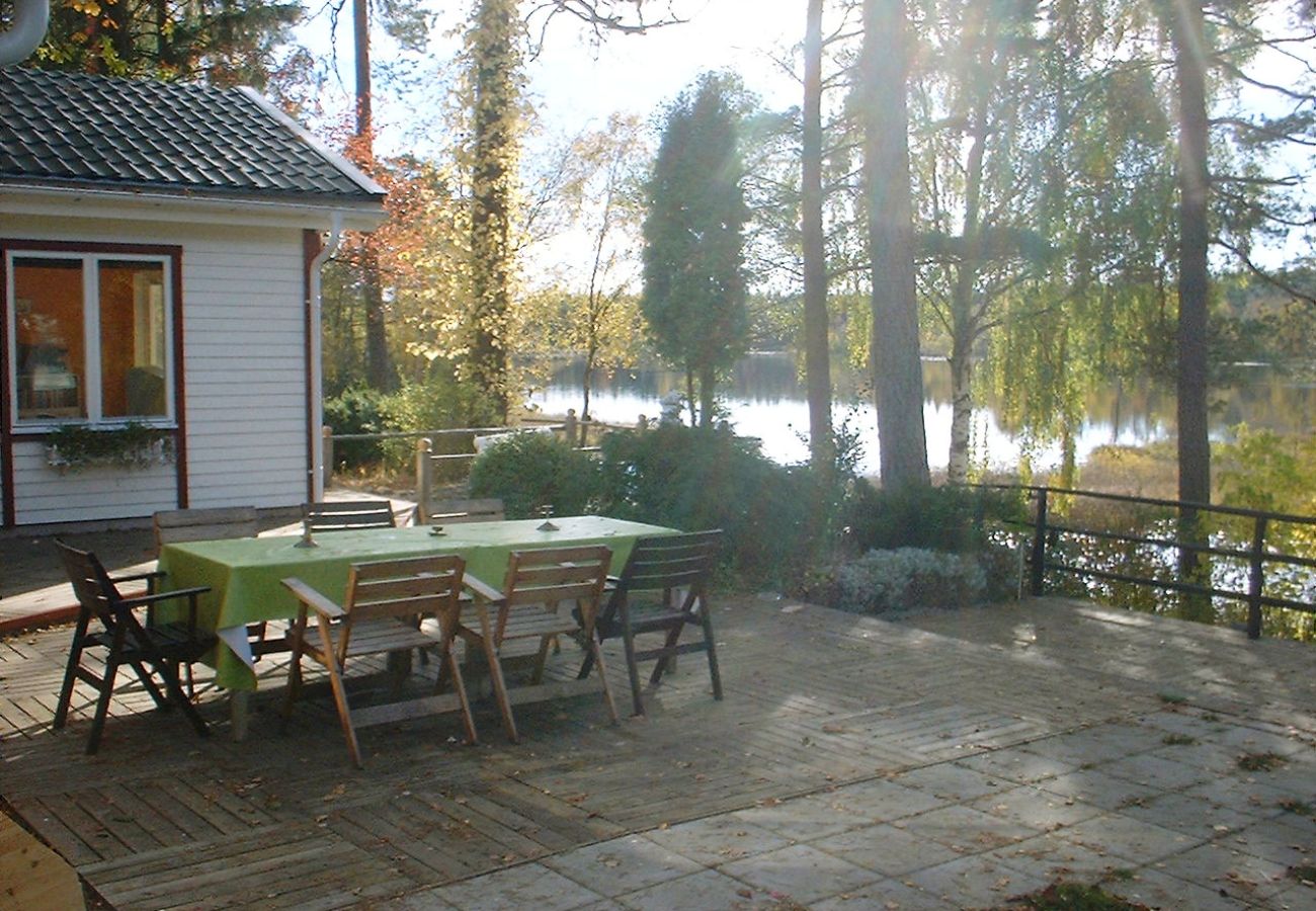 Ferienhaus in Västra Torup - Traumhaus am Wasser – mit eigenem Boot, Kaminofen und großzügigen Terrassen |SE01080
