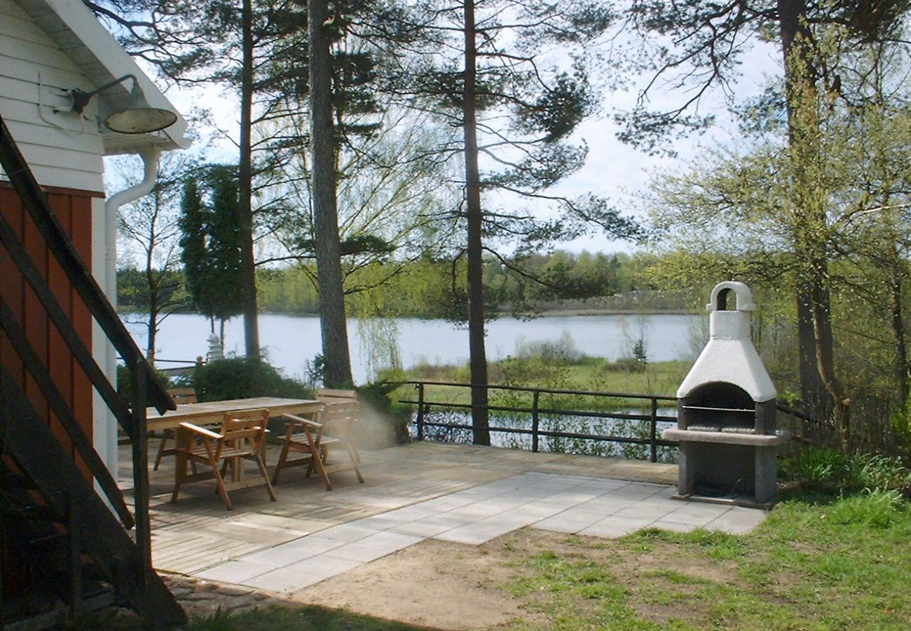 Ferienhaus in Västra Torup - Traumhaus am Wasser – mit eigenem Boot, Kaminofen und großzügigen Terrassen |SE01080
