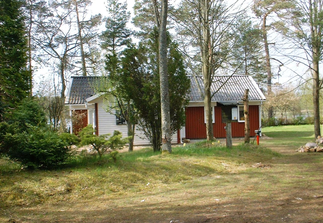 Ferienhaus in Västra Torup - Traumhaus am Wasser – mit eigenem Boot, Kaminofen und großzügigen Terrassen |SE01080