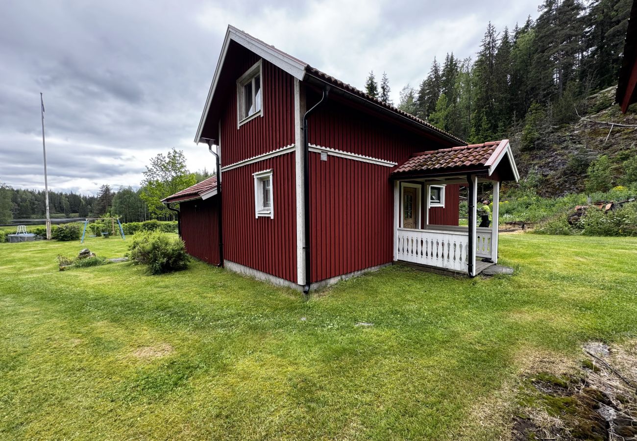 Ferienhaus in Skillingsfors - Abgeschiedene Hütte in wunderschöner Wildnis, Skillingsfors | SE18032