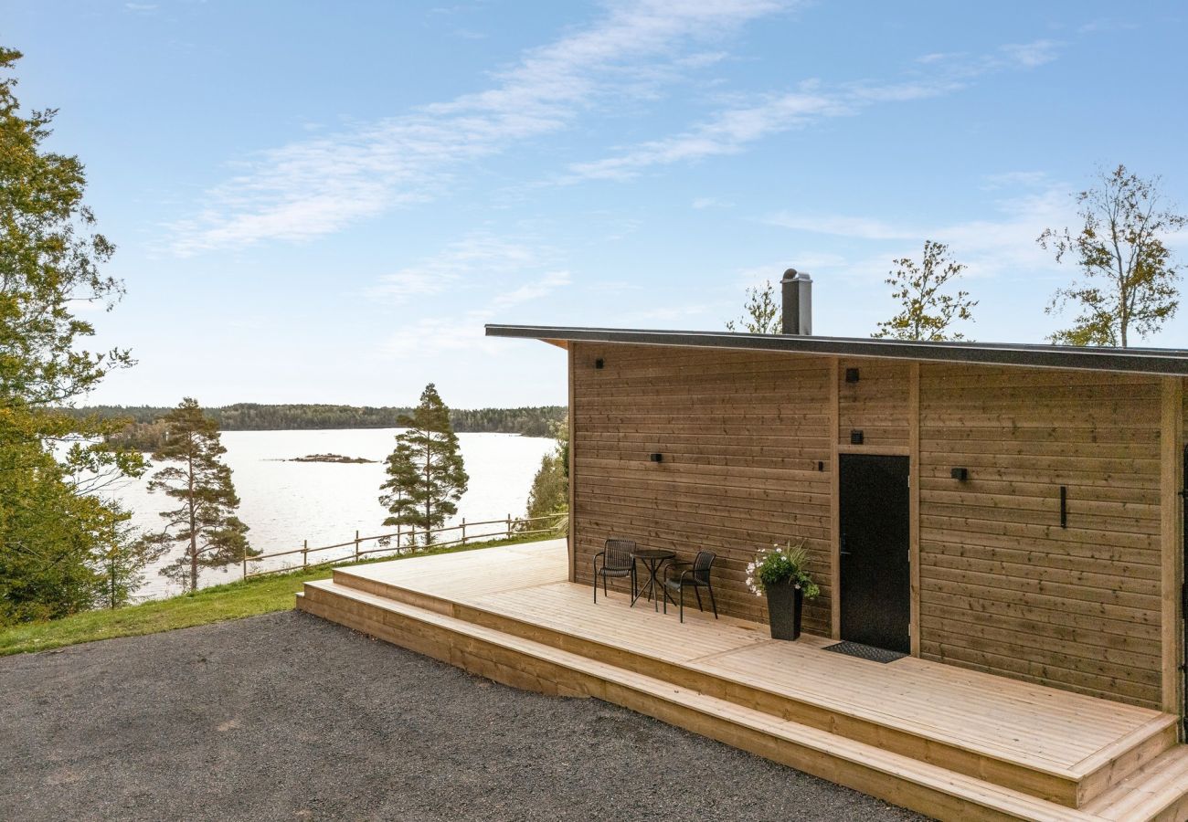 Ferienhaus in Lönashult - Ferienhaus mit Sauna und Seeblick im malerischen Lönashult | SE06090