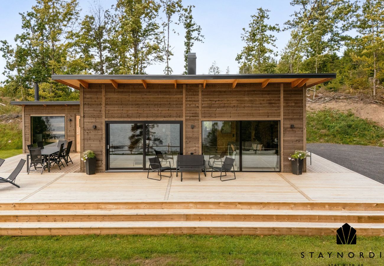Ferienhaus in Lönashult - Ferienhaus mit Sauna und Seeblick im malerischen Lönashult | SE06090