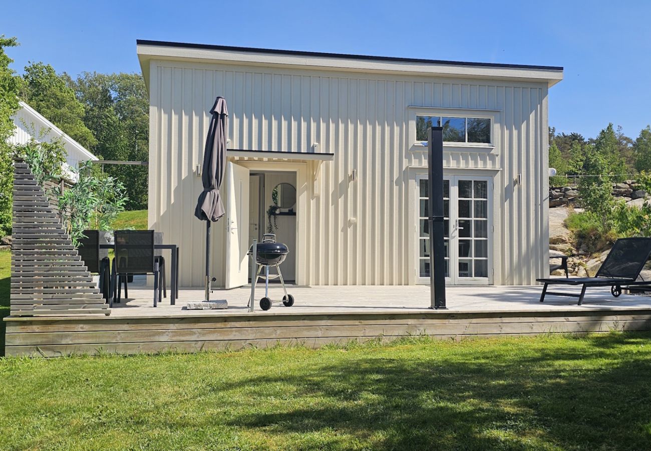 Landhaus in Varekil - Modernes Studiohaus in Rossö, 370 m vom Meer entfernt | SE09138