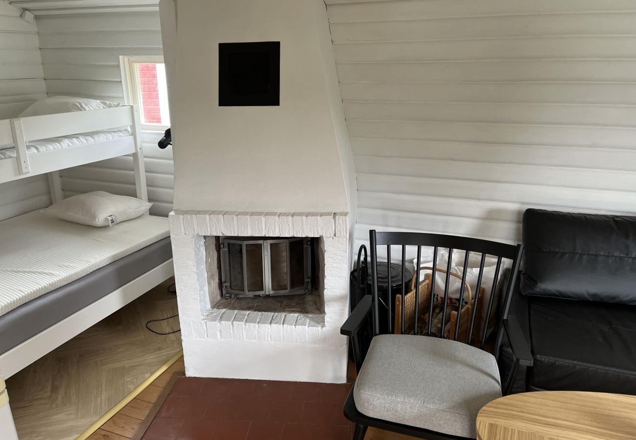 Ferienhaus in Vena - Rotes Häuschen mit Seegrundstück am Nerbjärken – Ruhiger Rückzugsort bei Hultsfred | SE05088