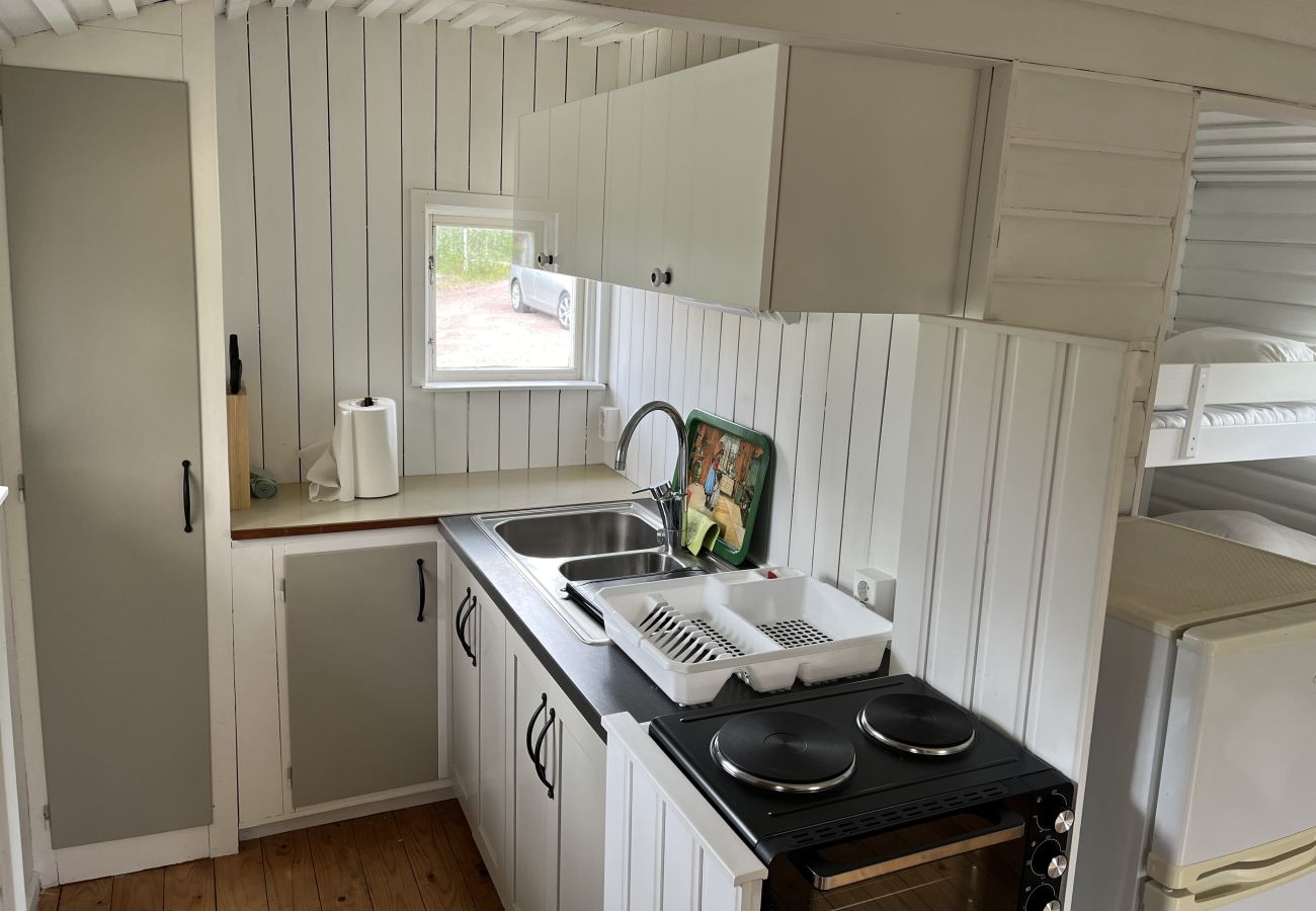 Ferienhaus in Vena - Rotes Häuschen mit Seegrundstück am Nerbjärken – Ruhiger Rückzugsort bei Hultsfred | SE05088