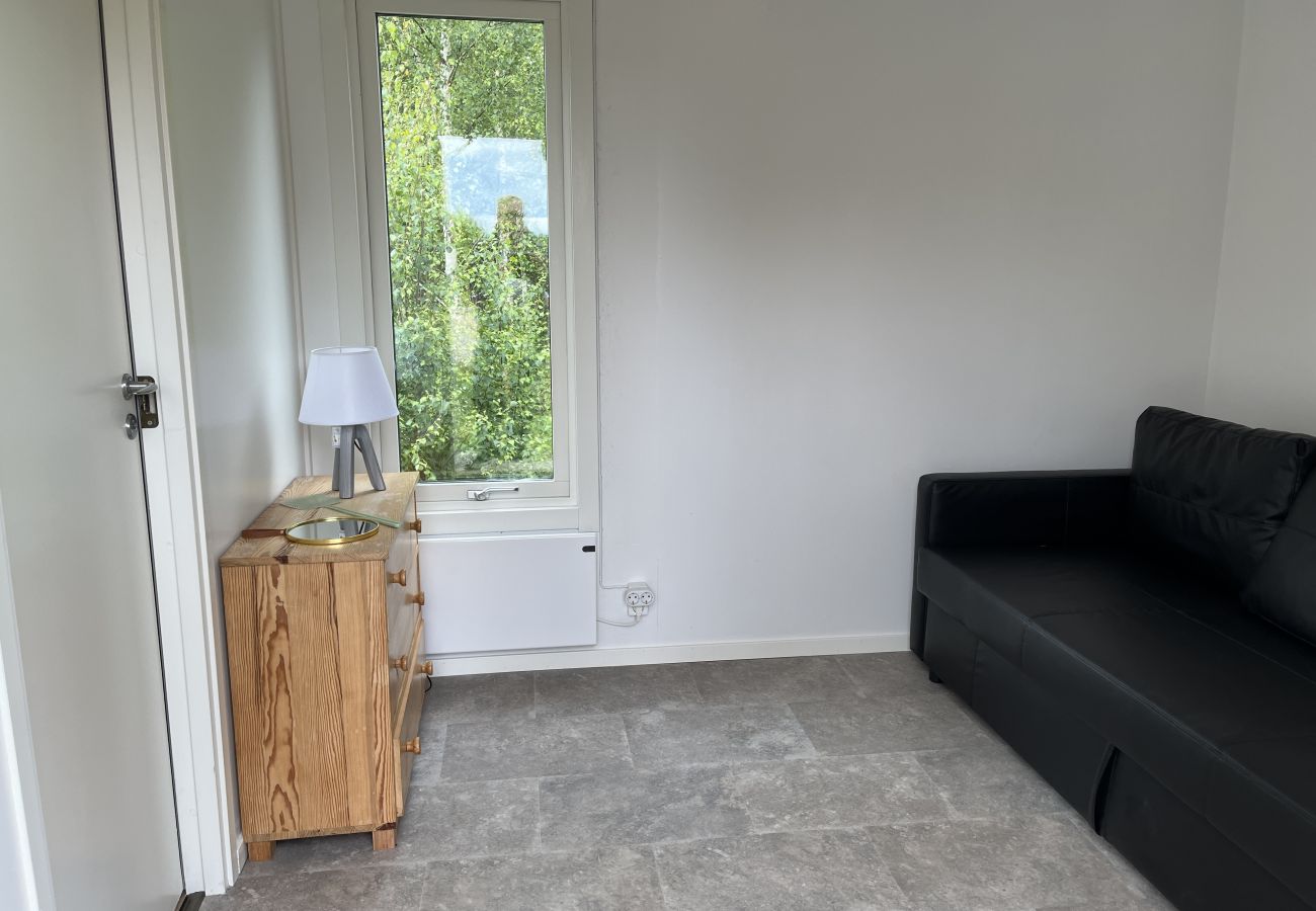 Ferienhaus in Vena - Rotes Häuschen mit Seegrundstück am Nerbjärken – Ruhiger Rückzugsort bei Hultsfred | SE05088