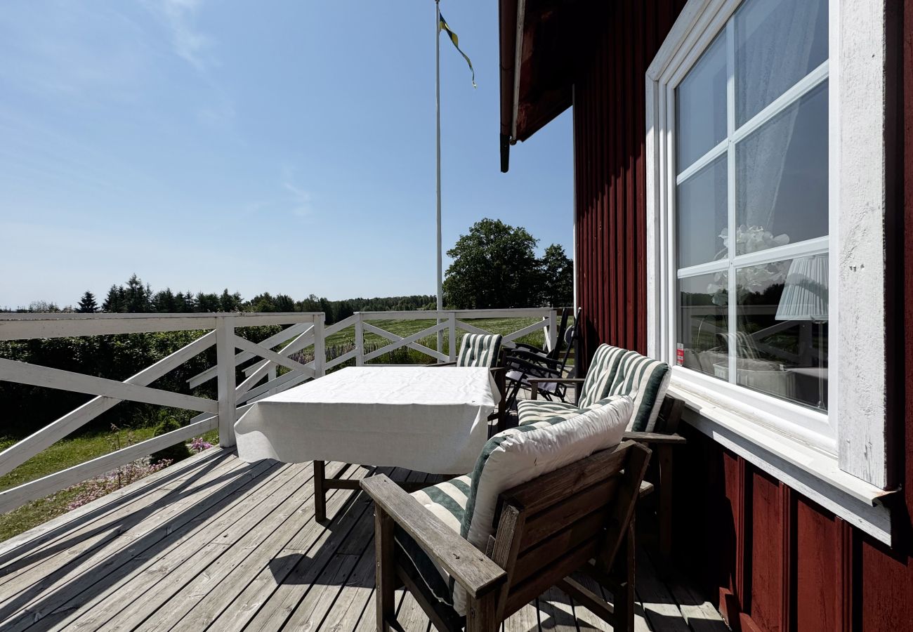 Ferienhaus in Hjo - Charmantes Ferienhaus mit Aussicht auf die Landschaft und in der Nähe des Vättern|SE08084