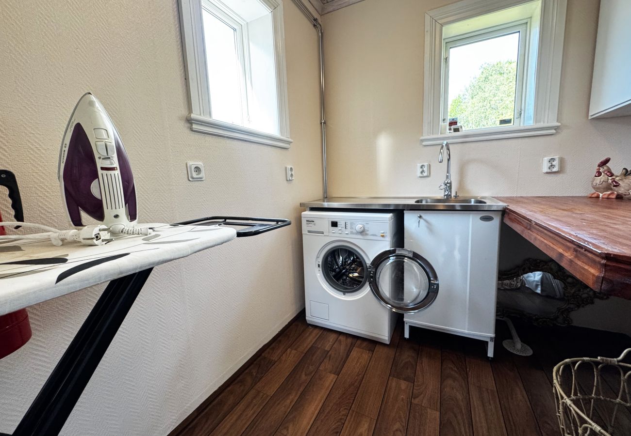 Ferienhaus in Hjo - Charmantes Ferienhaus mit Aussicht auf die Landschaft und in der Nähe des Vättern|SE08084